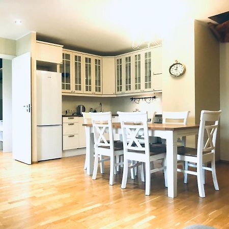 טאלין Cozy City Penthouse Apartment, Free Parking מראה חיצוני תמונה